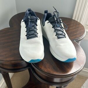 Men’s Skechers Ultro Go golf shoes